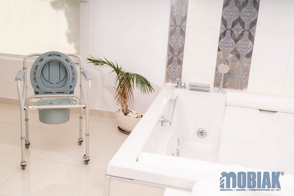 zlozljiv-toaletni-stol-na-kolesih-wheeled-folding-toilet-beige-003